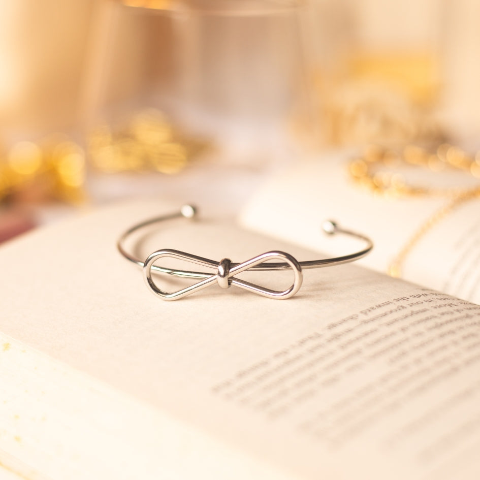 Silver bow bracelet