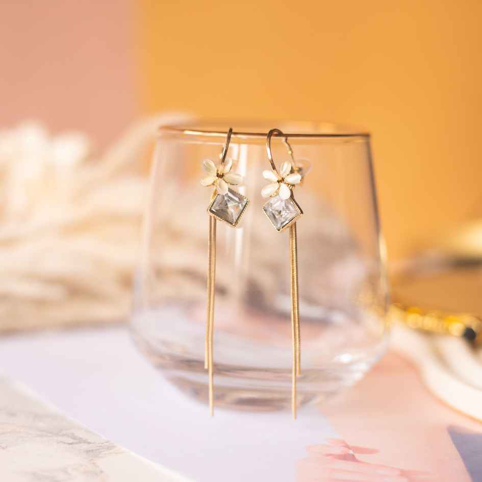 Petal pearl drop earring