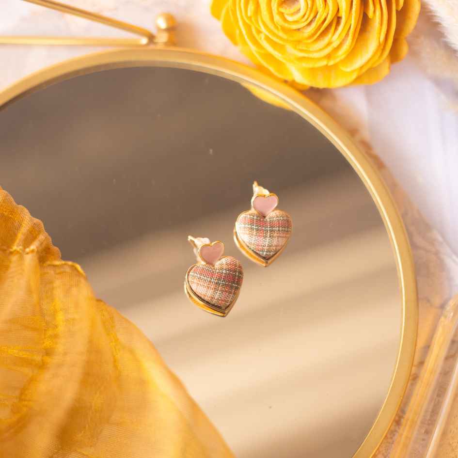 Plaid love earring